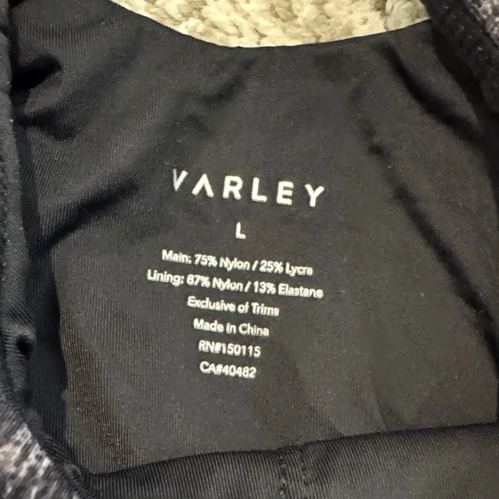 Varley Black Patterned Activewear Set - Picture 2 of 4